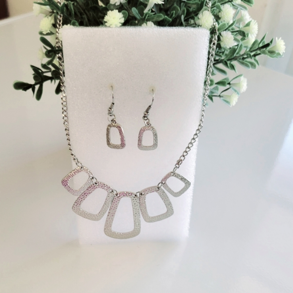 Women Silver Necklace & Earrings Set